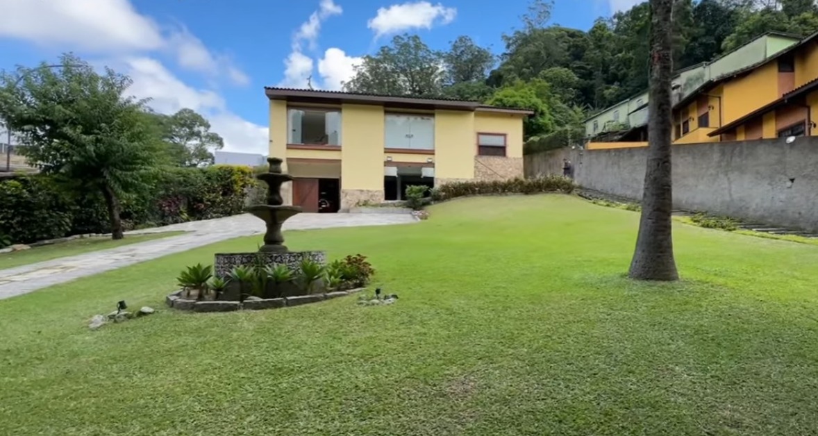 Casa com 4 Quartos à Venda, 441 m² em Castelanea - Petrópolis