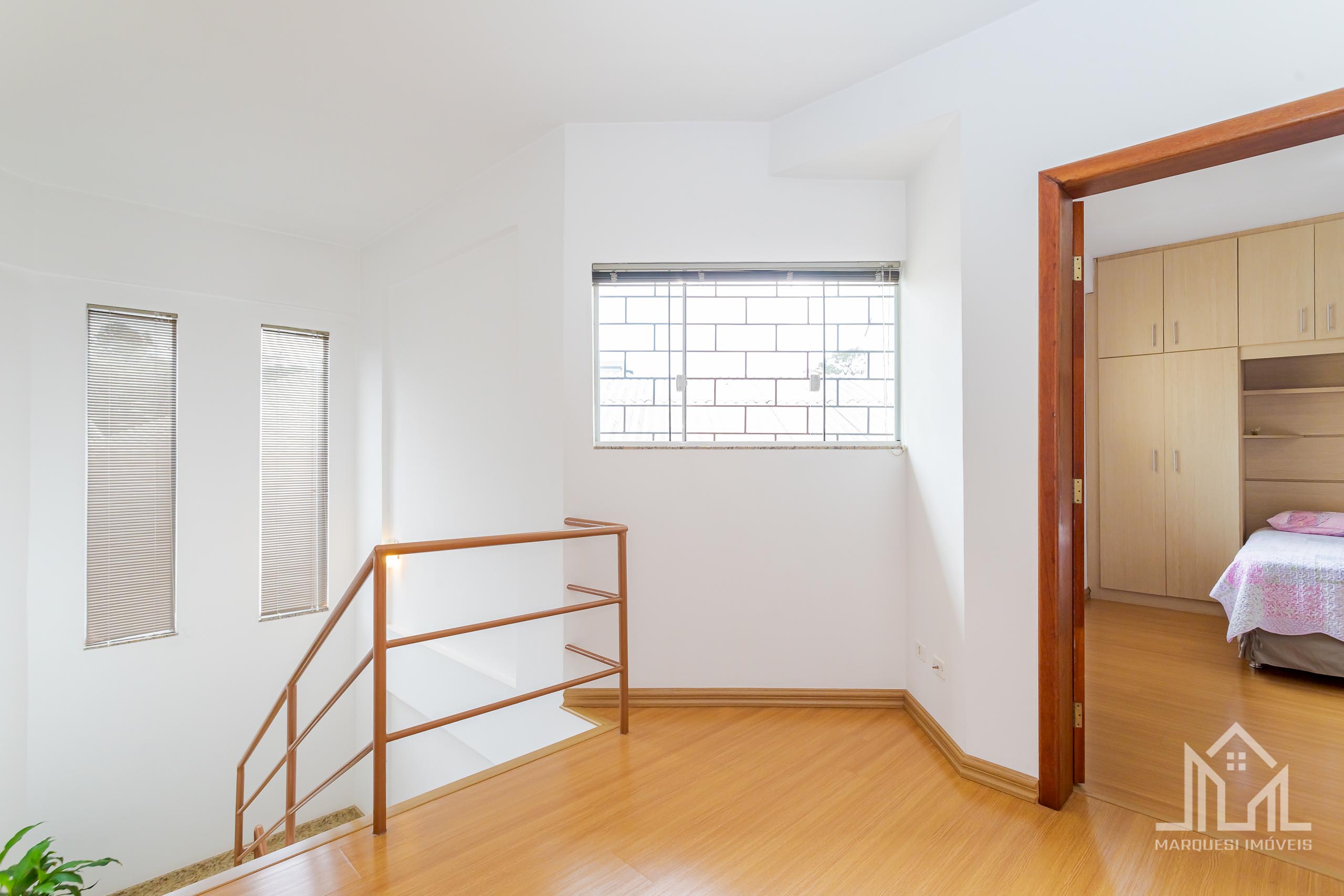 Imagem Casa com 3 Quartos à Venda, 241 m²em Guabirotuba - Curitiba