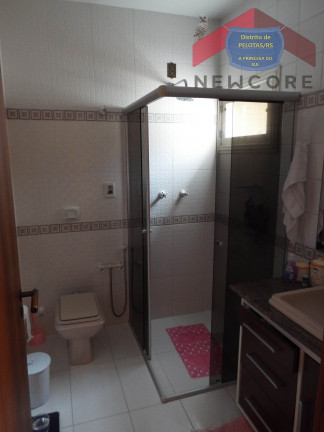Imagem Casa com 4 Quartos à Venda, 315 m² em Centro - Pelotas