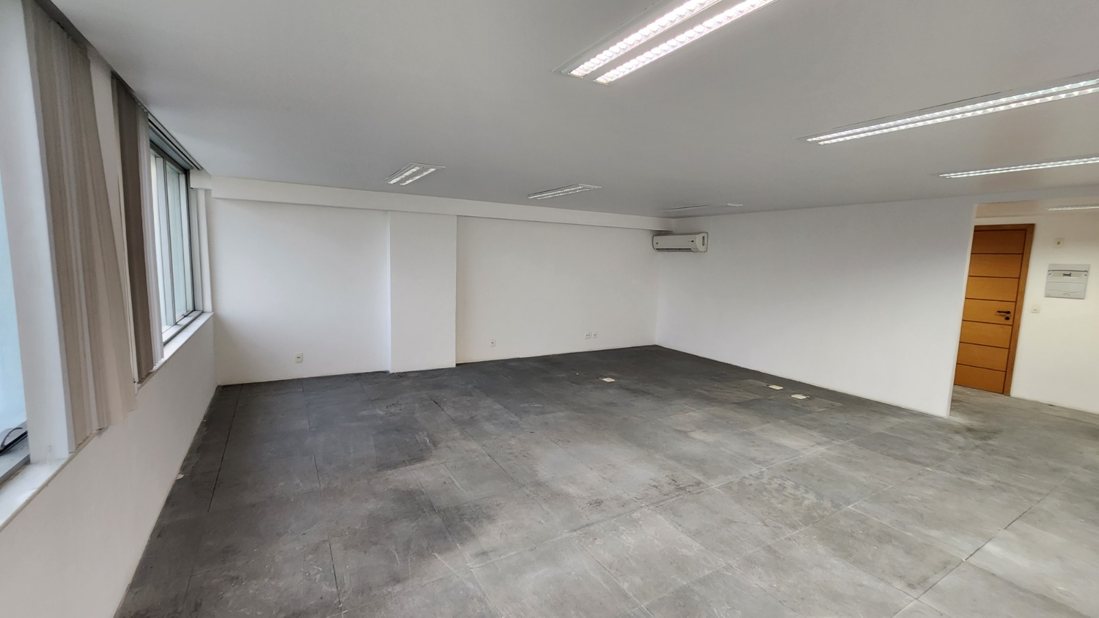 Imagem Sala Comercial à Venda ou Locação, 62 m²em Barra da Tijuca - Rio de Janeiro Imagem Sala Comercial à Venda ou Locação, 62 m²em Barra da Tijuca - Rio de Janeiro