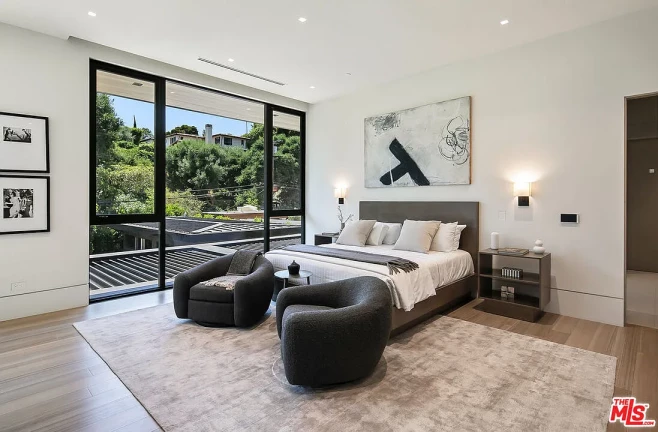Imagem Casa de Condomínio com 7 Quartos à Venda, 982 m²em Alphaville Residencial Um - Barueri