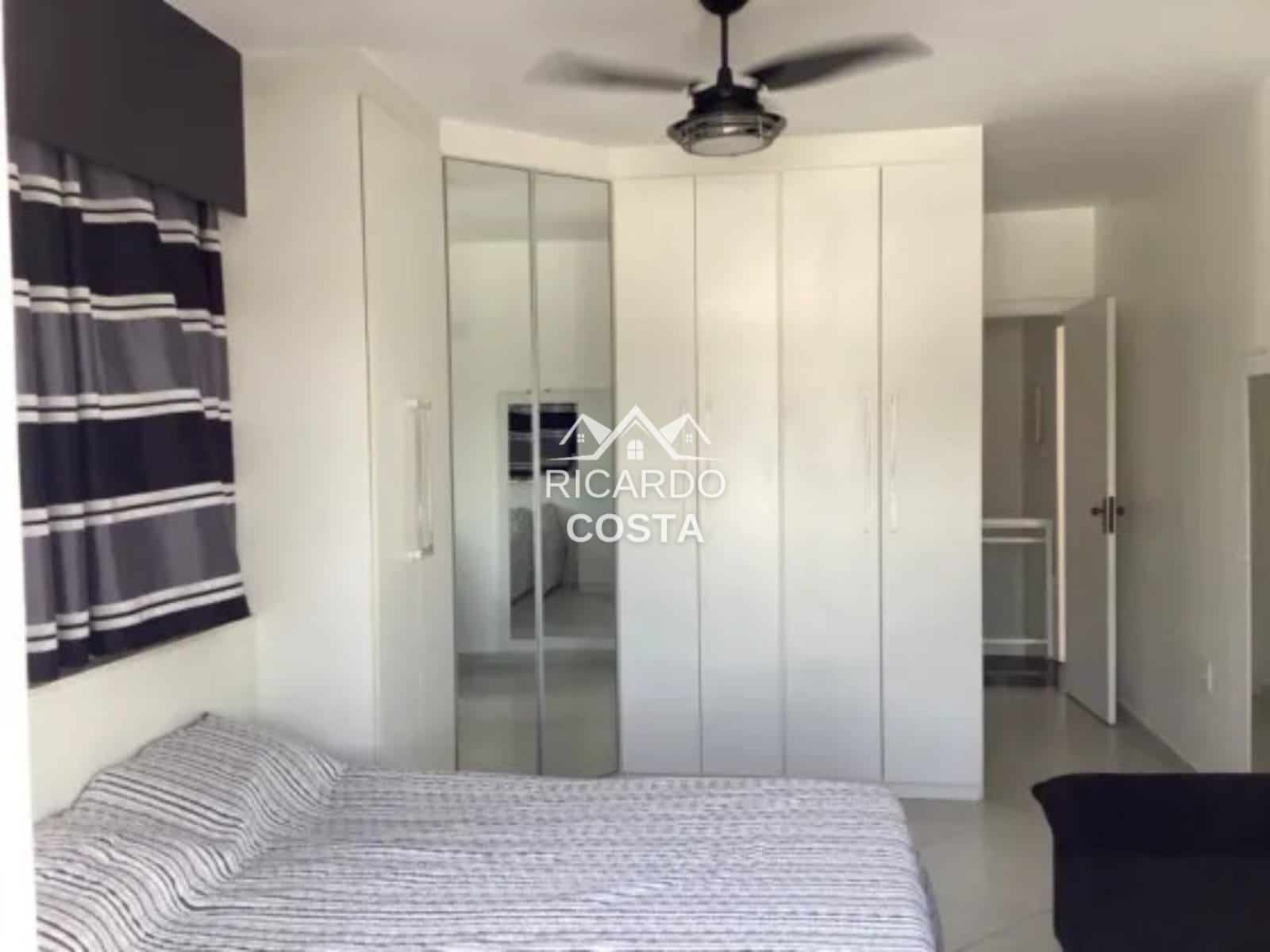 Imagem Casa de Condomínio com 4 Quartos à Venda ou Locação, 168 m² em Jacarepaguá - Rio de Janeiro Imagem Casa de Condomínio com 4 Quartos à Venda ou Locação, 168 m² em Jacarepaguá - Rio de Janeiro