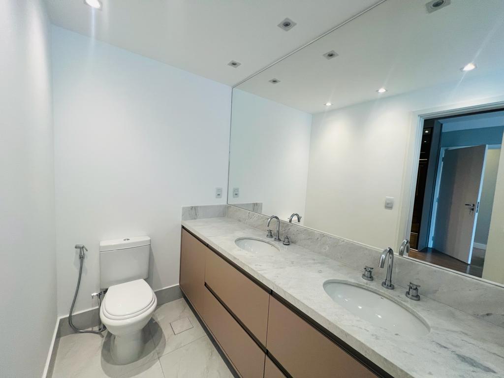 Imagem Apartamento com 3 Quartos à Venda, 177 m²em Cambuí - Campinas