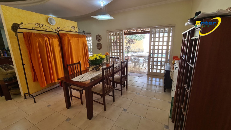 Imagem Casa de Condomínio com 4 Quartos à Venda,  em Joquei clube - Brasilia