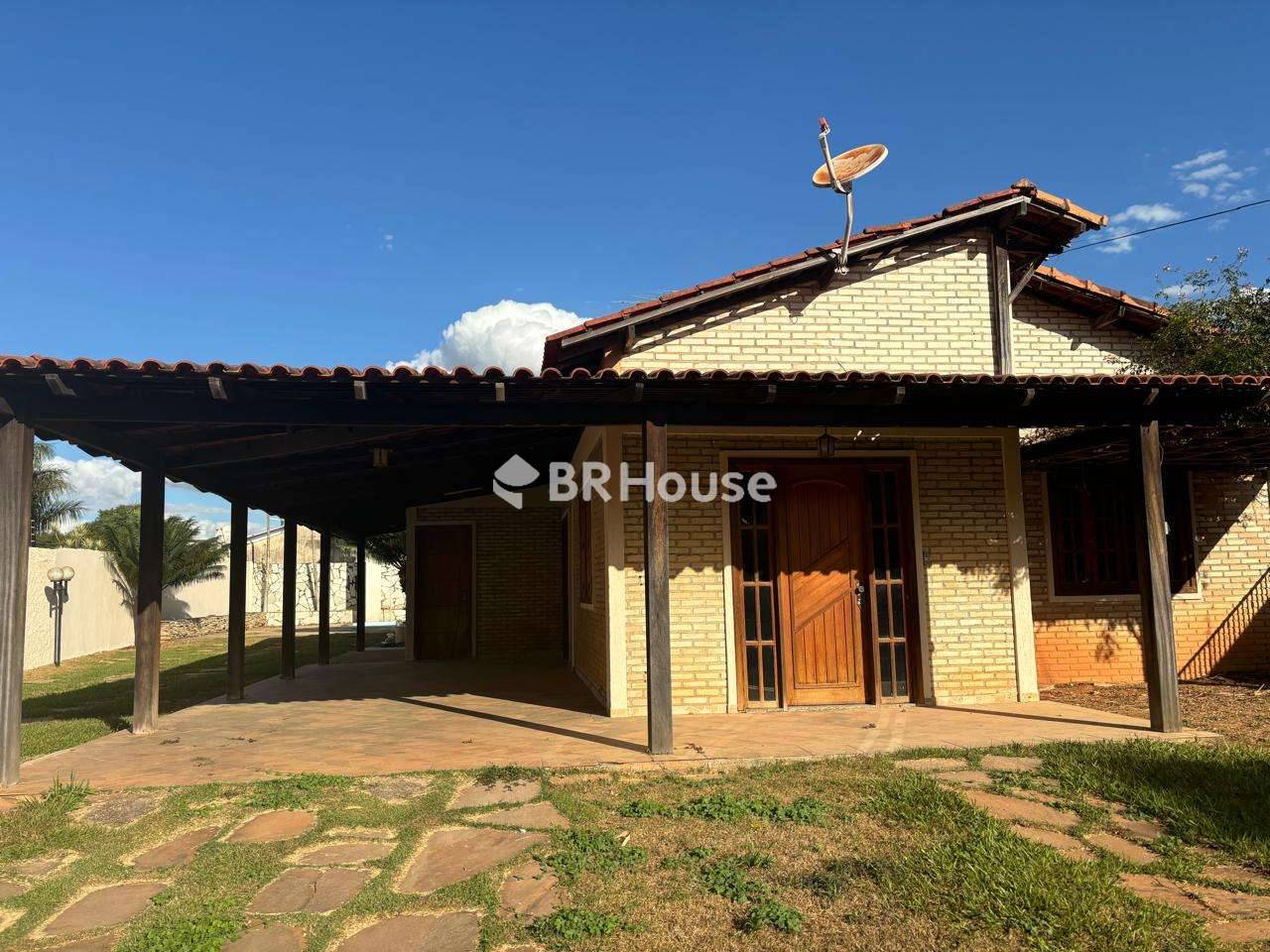 Casa de Condomínio com 3 Quartos à Venda, 250 m² em  - 