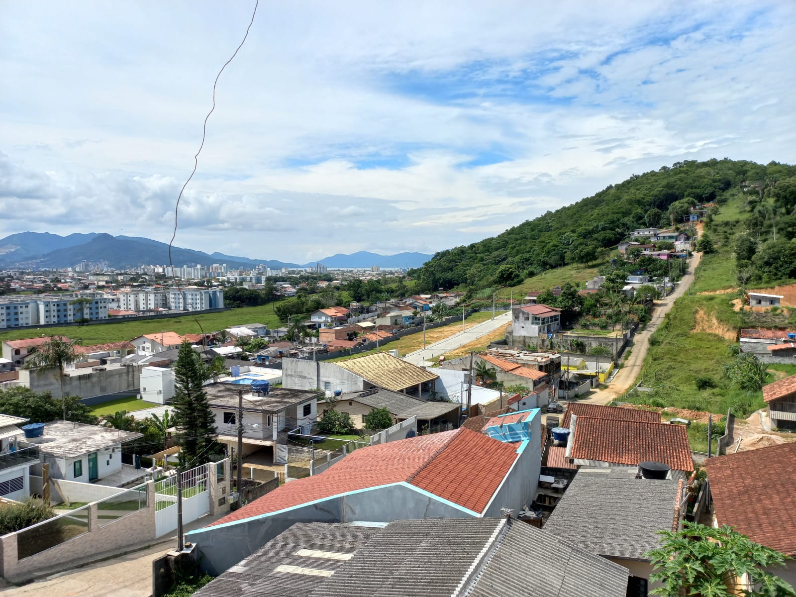 Imagem Sobrado com 4 Quartos à Venda, 250 m²em Fundos - Biguaçu