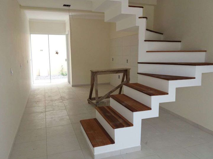 Imagem Sobrado com 2 Quartos à Venda, 68 m² em Lídia Duarte - Camboriú Imagem Sobrado com 2 Quartos à Venda, 68 m² em Lídia Duarte - Camboriú