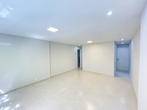 Imagem Apartamento com 2 Quartos à Venda,  em Copacabana - Rio de Janeiro