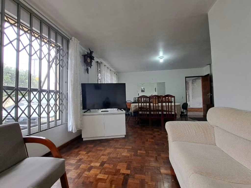 Imagem Casa com 3 Quartos à Venda, 109 m² em Novo Mundo - Curitiba Imagem Casa com 3 Quartos à Venda, 109 m² em Novo Mundo - Curitiba