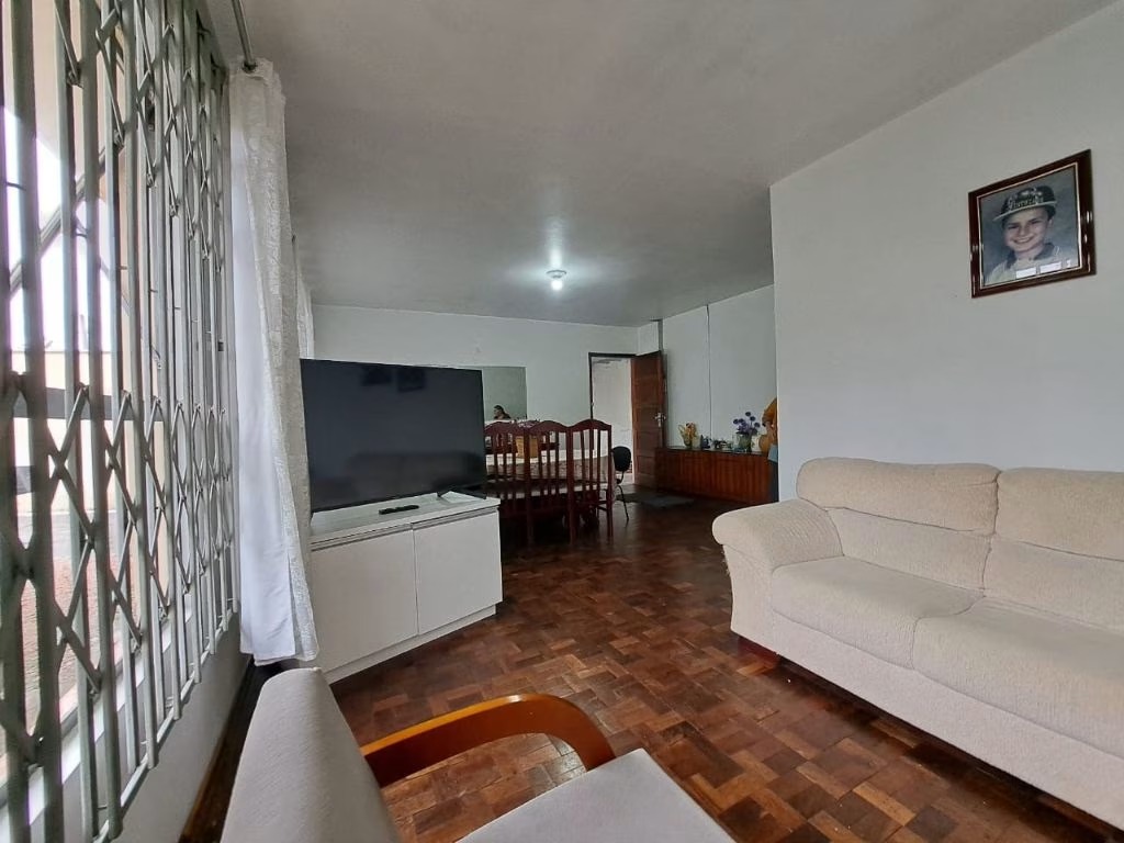 Imagem Casa com 3 Quartos à Venda, 109 m² em Novo Mundo - Curitiba Imagem Casa com 3 Quartos à Venda, 109 m² em Novo Mundo - Curitiba