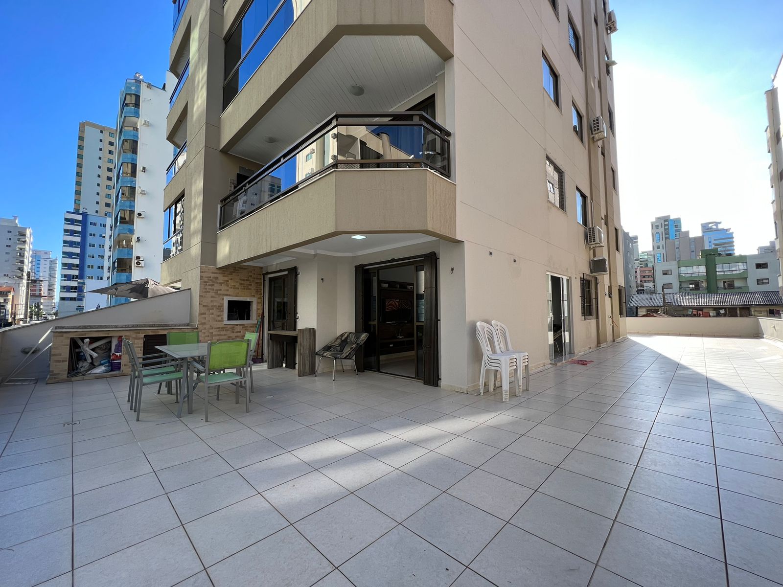 Apartamento com 3 Quartos à Venda, 303 m²em Meia Praia - Itapema