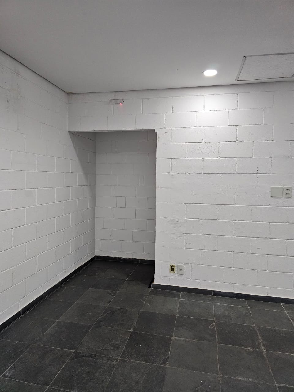 Imagem Galpão para Alugar, 600 m² em Vila Anastácio - São Paulo Imagem Galpão para Alugar, 600 m² em Vila Anastácio - São Paulo