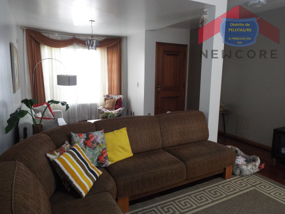 Imagem Casa com 4 Quartos à Venda, 315 m² em Centro - Pelotas