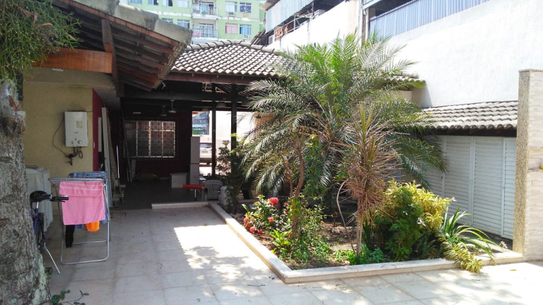 Imagem Casa com 4 Quartos à Venda, 550 m² em Vila Valqueire - Rio de Janeiro