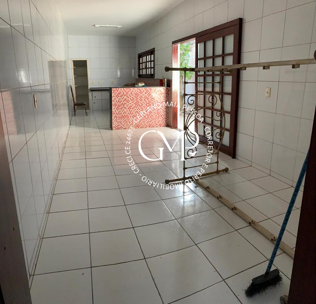 Imagem Casa com 5 Quartos à Venda, 360 m²em Monte Castelo - Fortaleza Imagem Casa com 5 Quartos à Venda, 360 m²em Monte Castelo - Fortaleza