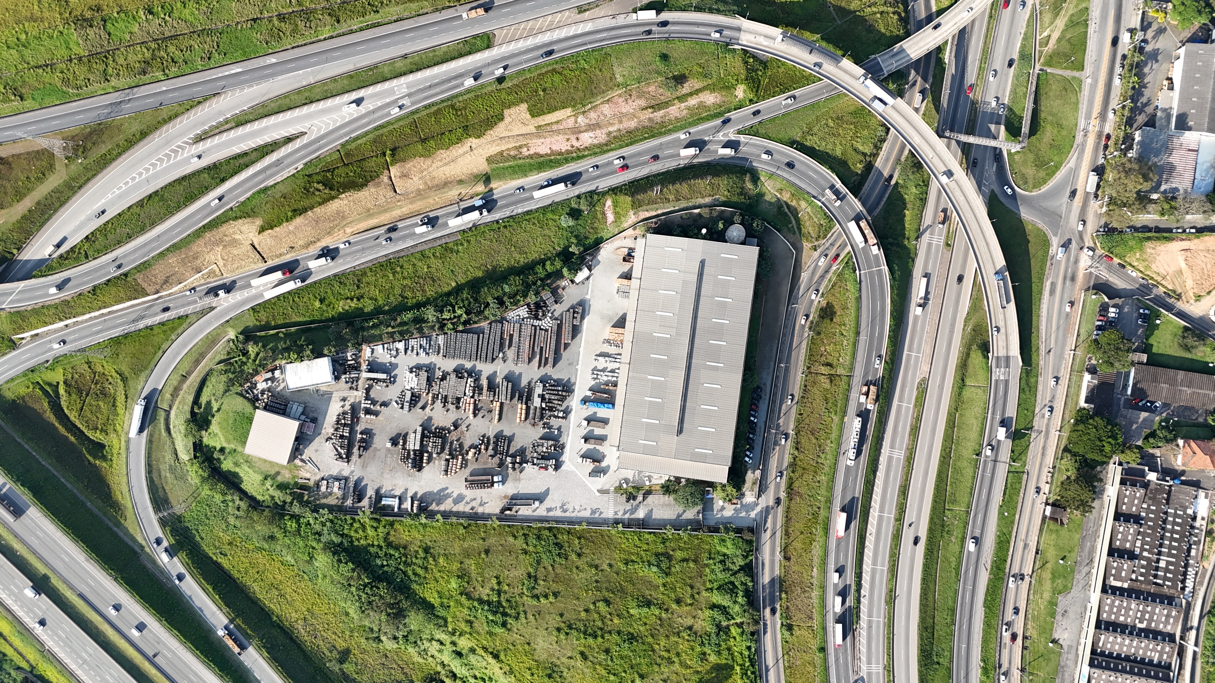 Imagem Galpão para Alugar, 7.600 m² em Jardim Vista Alegre - Embu das Artes