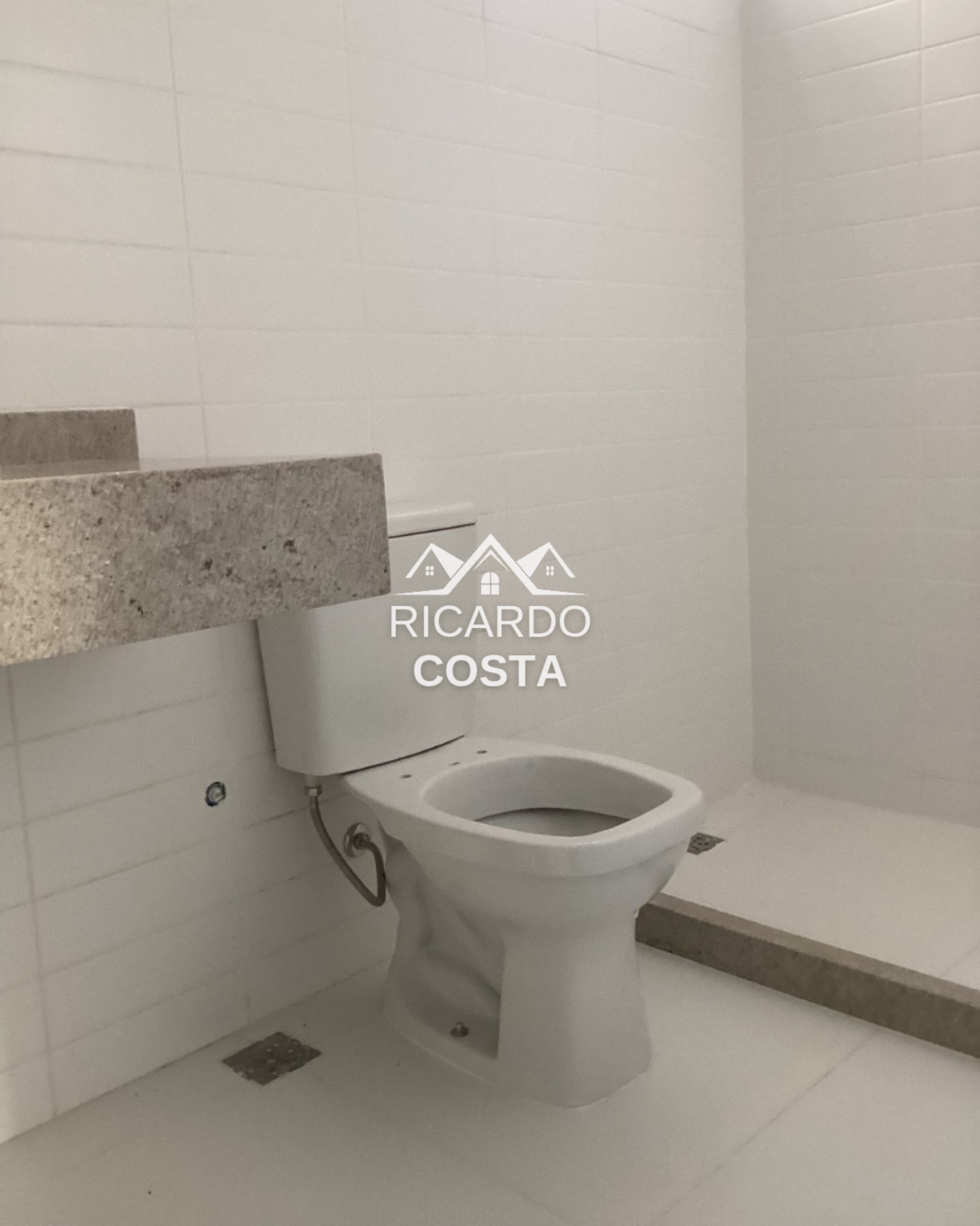 Imagem Cobertura com 2 Quartos à Venda ou Locação, 190 m² em Humaitá - Rio de Janeiro