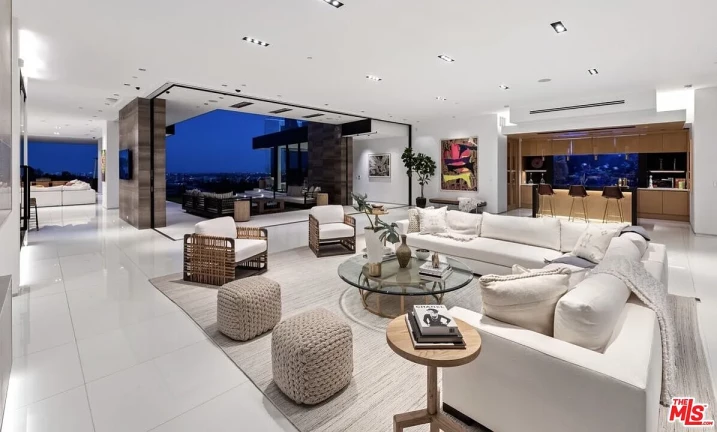 Imagem Casa de Condomínio com 6 Quartos à Venda, 933 m²em Alphaville Residencial Um - Barueri