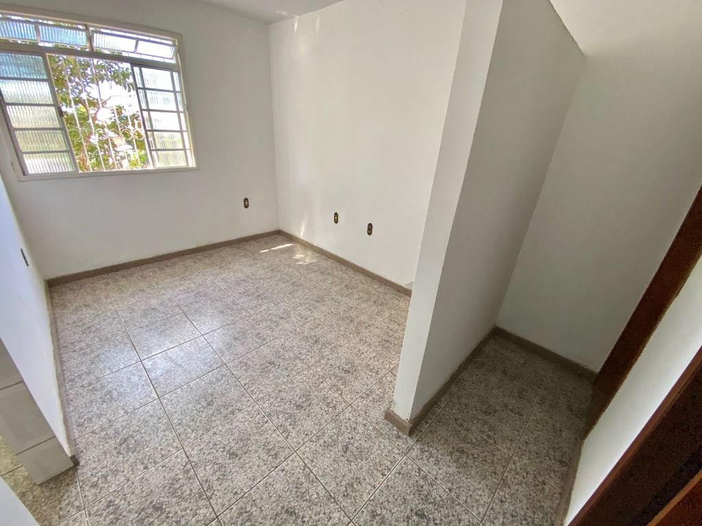 Imagem Casa com 2 Quartos à Venda, 110 m² em Planalto - Belo Horizonte