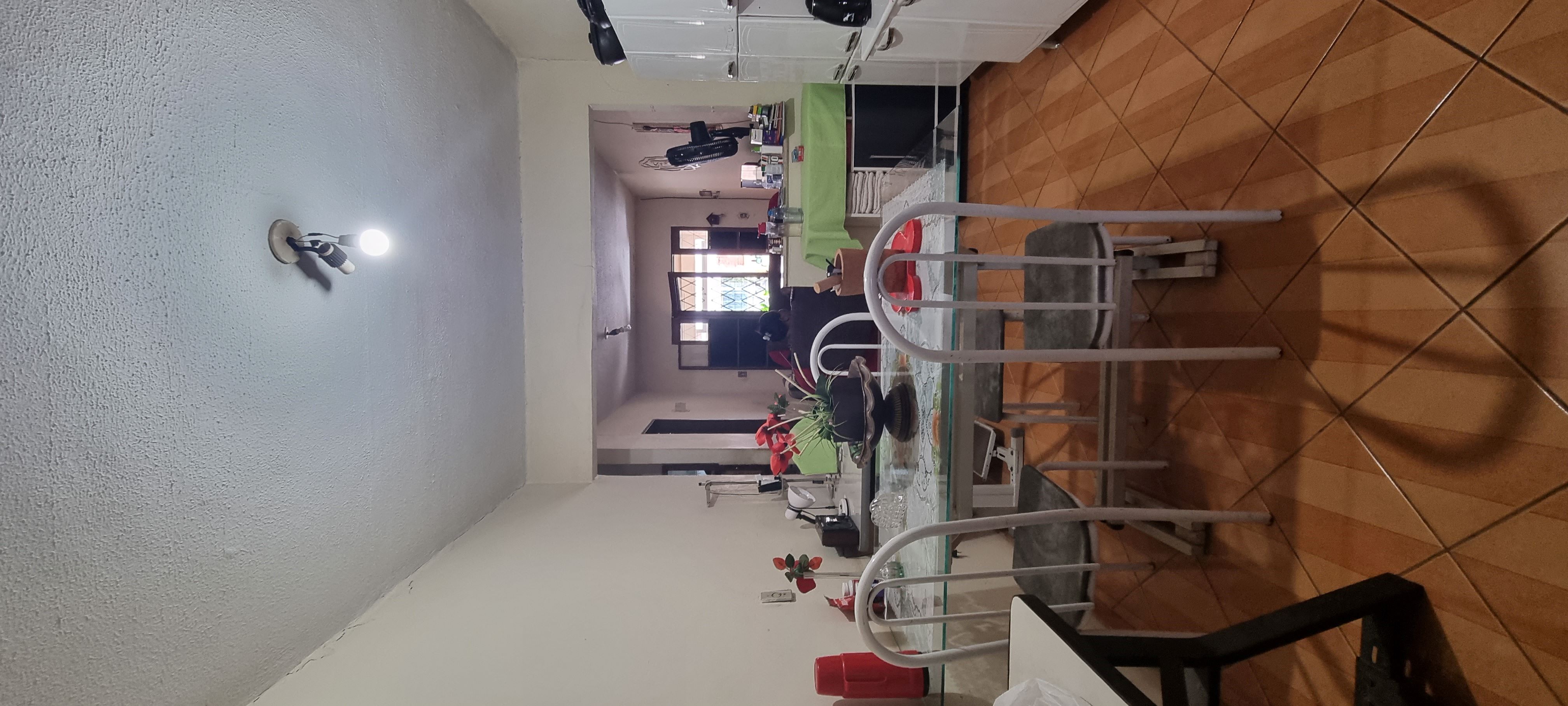 Imagem Casa com 2 Quartos à Venda, 130 m²em Jardim Guanabara III - Goiânia