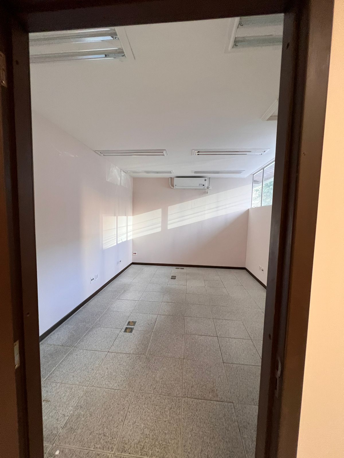 Imagem Sala Comercial à Venda, 656 m² em Centro - Balneário Camboriú Imagem Sala Comercial à Venda, 656 m² em Centro - Balneário Camboriú