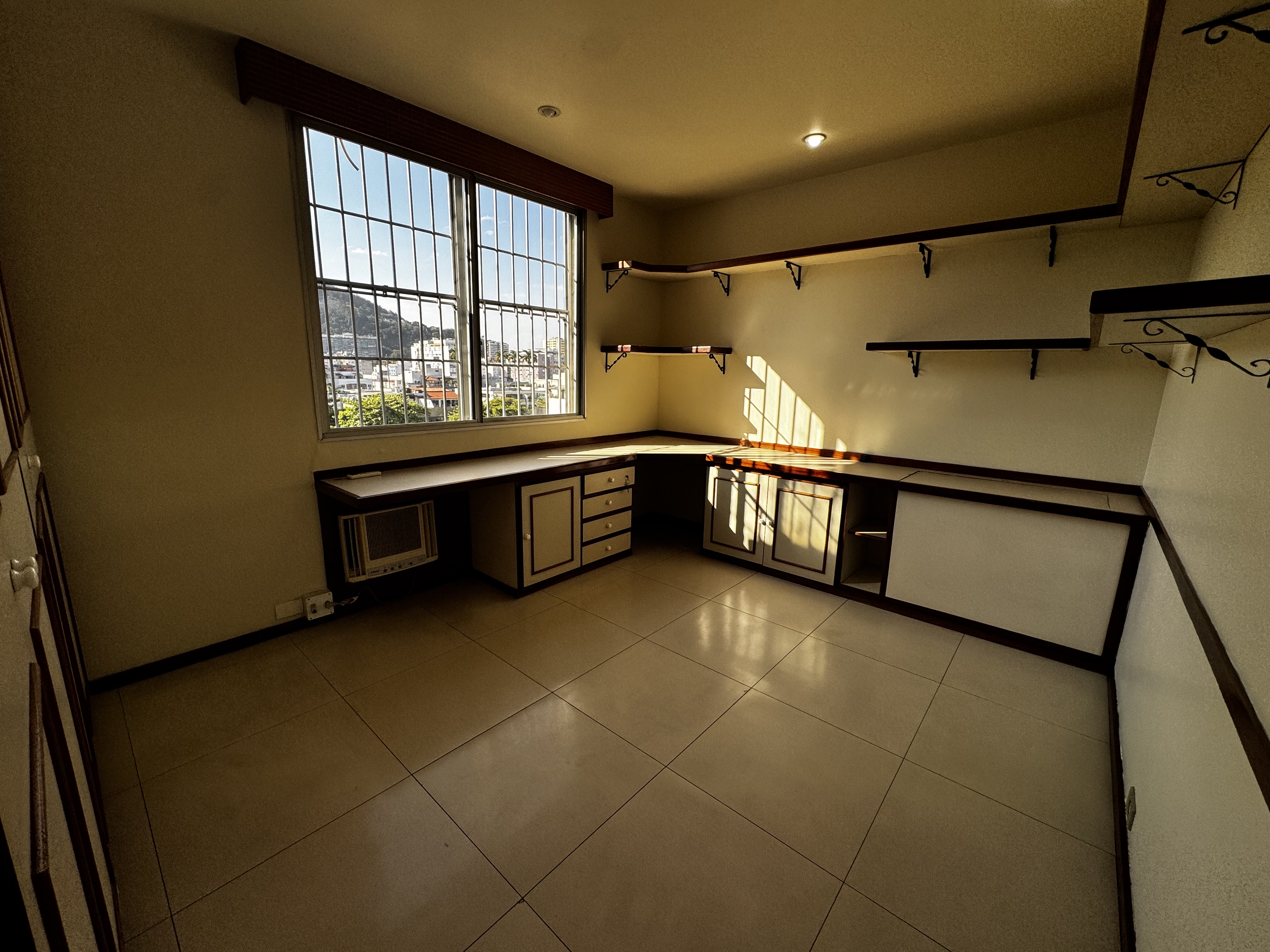 Imagem Apartamento com 3 Quartos à Venda, 150 m² em Laranjeiras - Rio de Janeiro Imagem Apartamento com 3 Quartos à Venda, 150 m² em Laranjeiras - Rio de Janeiro