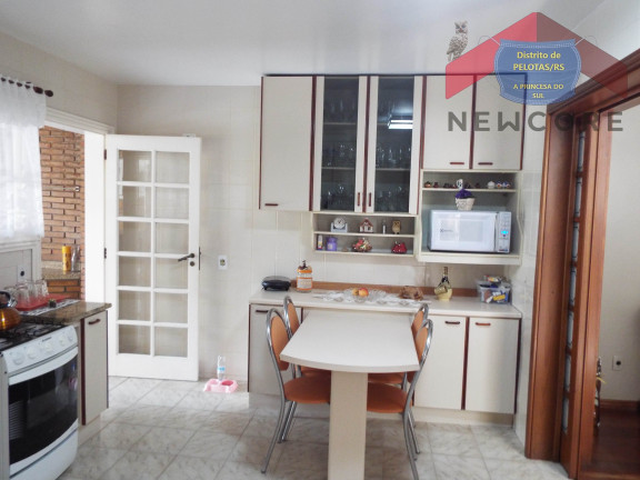 Imagem Casa com 4 Quartos à Venda, 315 m² em Centro - Pelotas