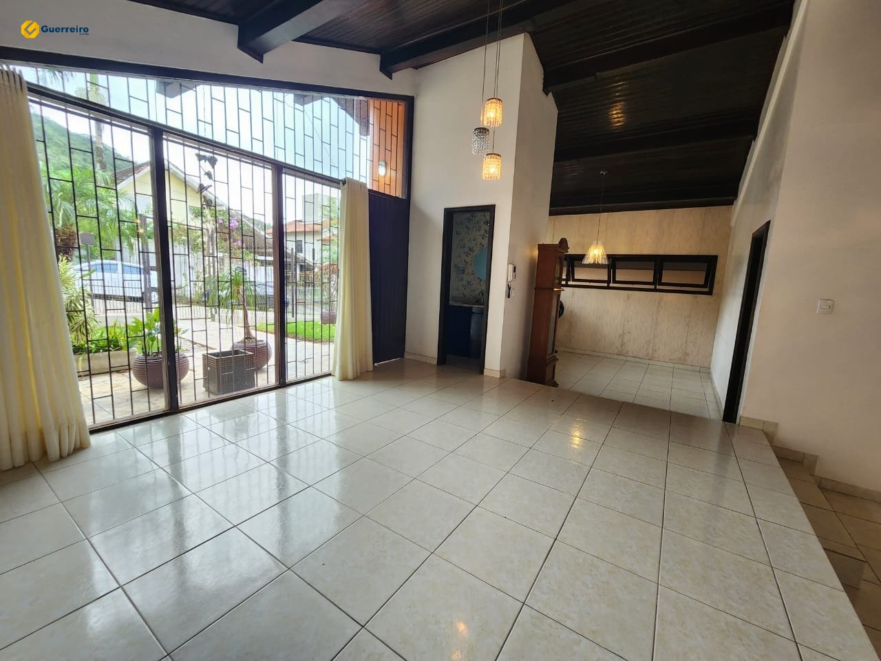 Imagem Casa com 3 Quartos à Venda, 190 m² em Trindade - Florianópolis