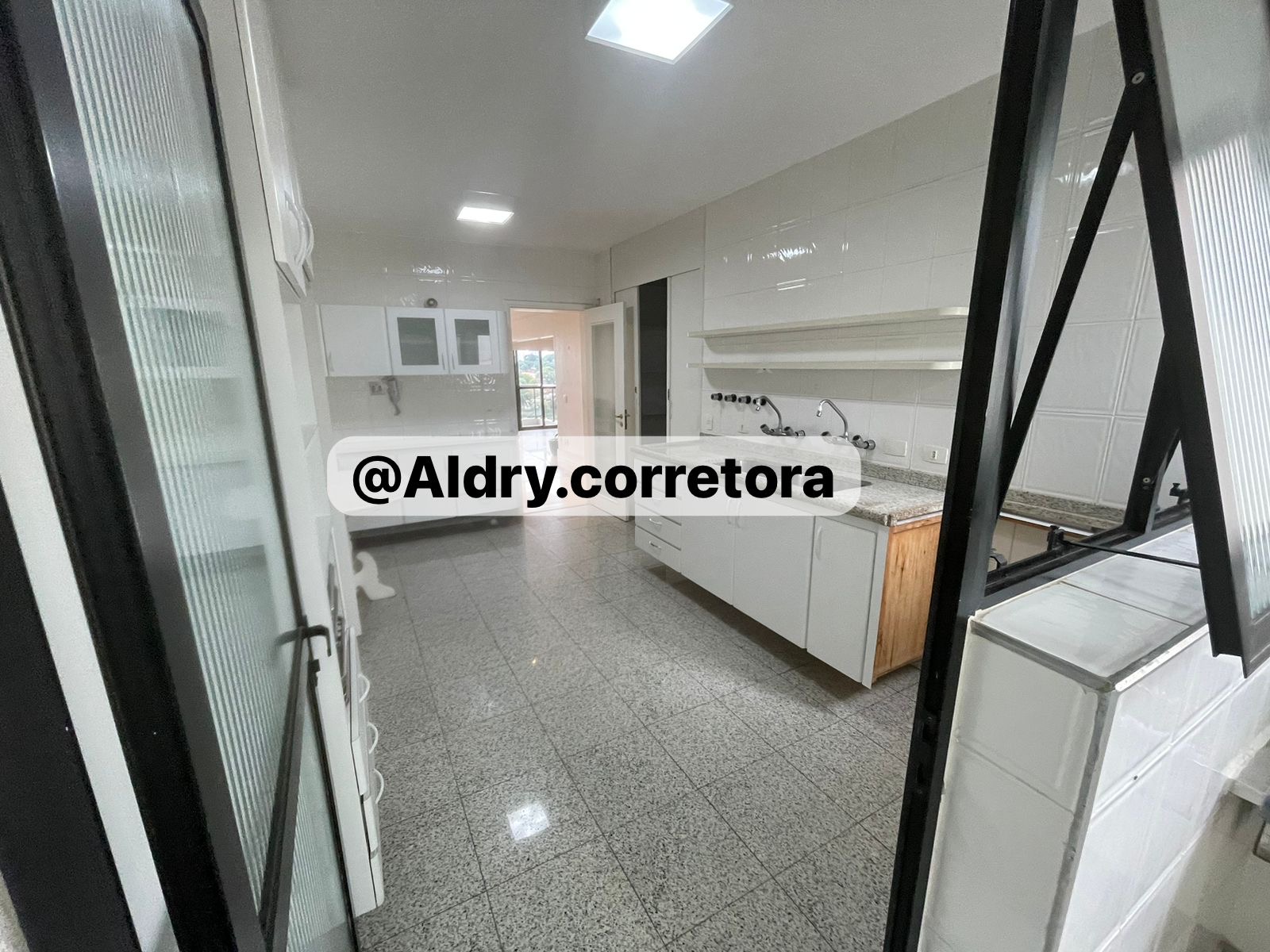 Imagem Cobertura com 4 Quartos à Venda, 340 m²em Bela Aliança - São Paulo