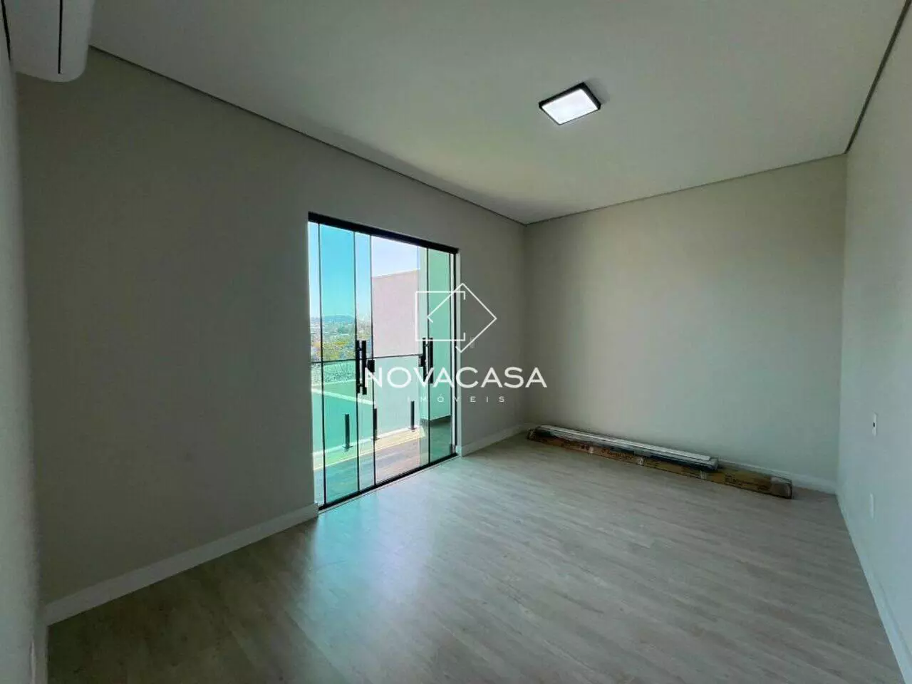 Imagem Casa com 4 Quartos à Venda, 150 m² em Planalto - Belo Horizonte