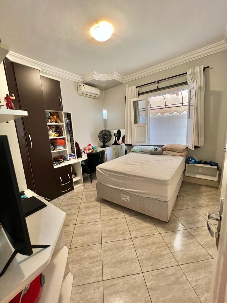 Imagem Casa com 5 Quartos à Venda, 250 m²em Marambaia - Belém