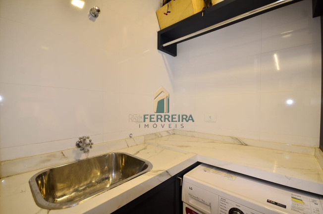 Imagem Sobrado com 3 Quartos à Venda,  em Santa Cândida - Curitiba