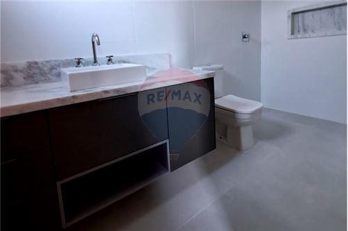 Imagem Casa de Condomínio com 2 Quartos à Venda, 315 m²em Condomínio Residencial Monte Carlo - São José dos Campos