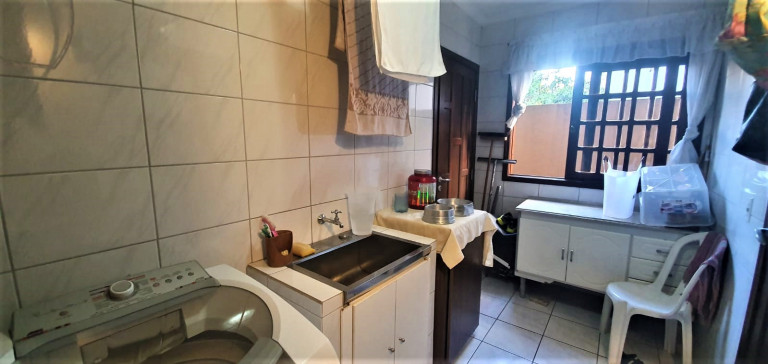 Imagem Casa com 3 Quartos à Venda, 223 m² em Novo Mundo - Curitiba Imagem Casa com 3 Quartos à Venda, 223 m² em Novo Mundo - Curitiba