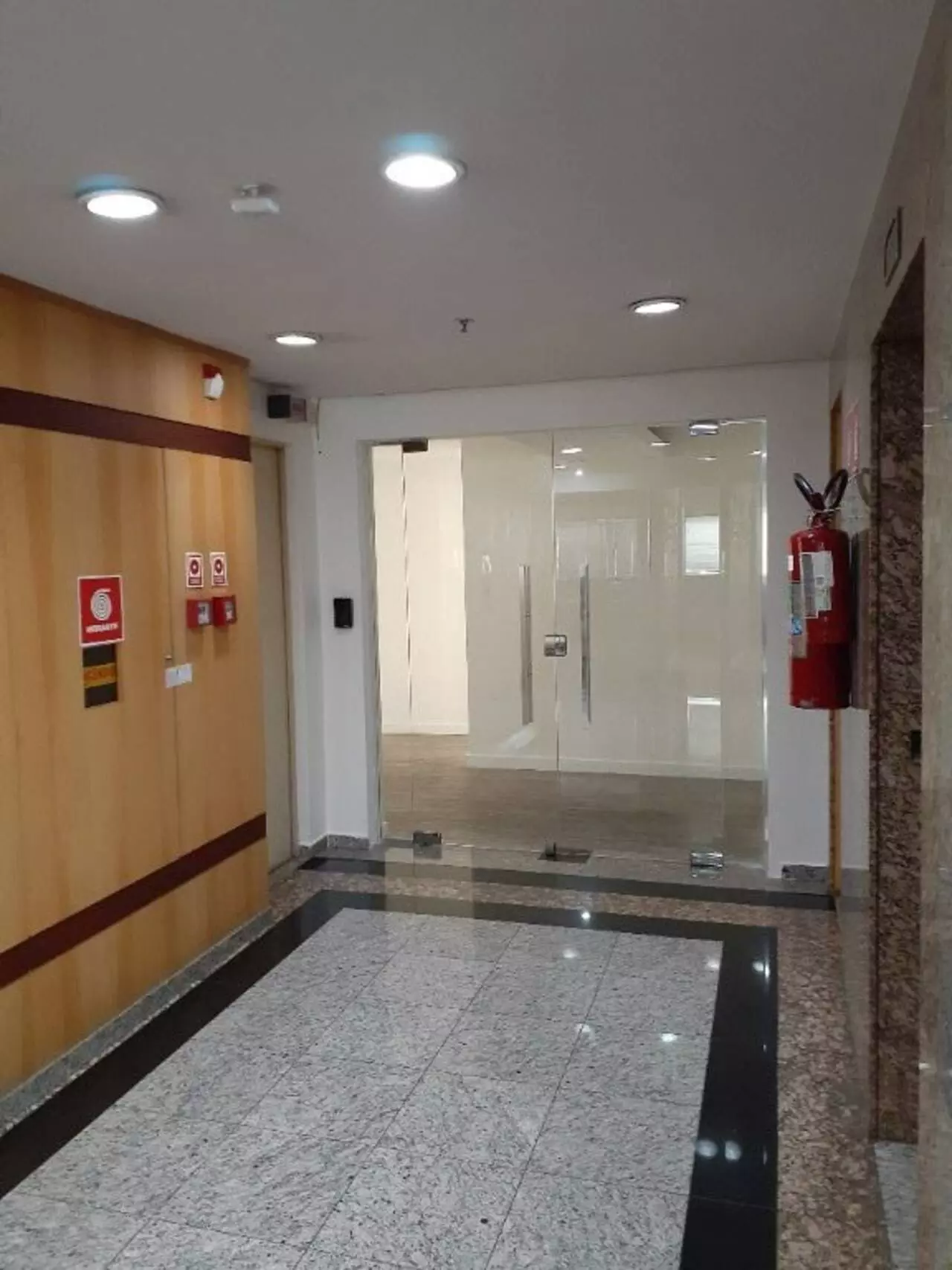 Imagem Sala Comercial à Venda ou Locação, 90 m²em Vila Olímpia - São Paulo Imagem Sala Comercial à Venda ou Locação, 90 m²em Vila Olímpia - São Paulo