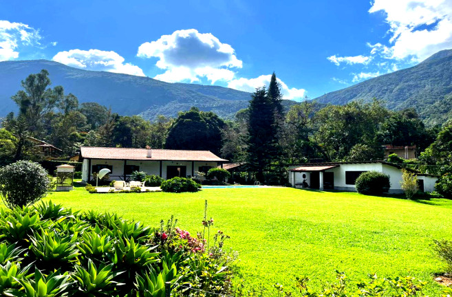 Imagem Chácara com 5 Quartos à Venda, 299 m² em  - Petrópolis