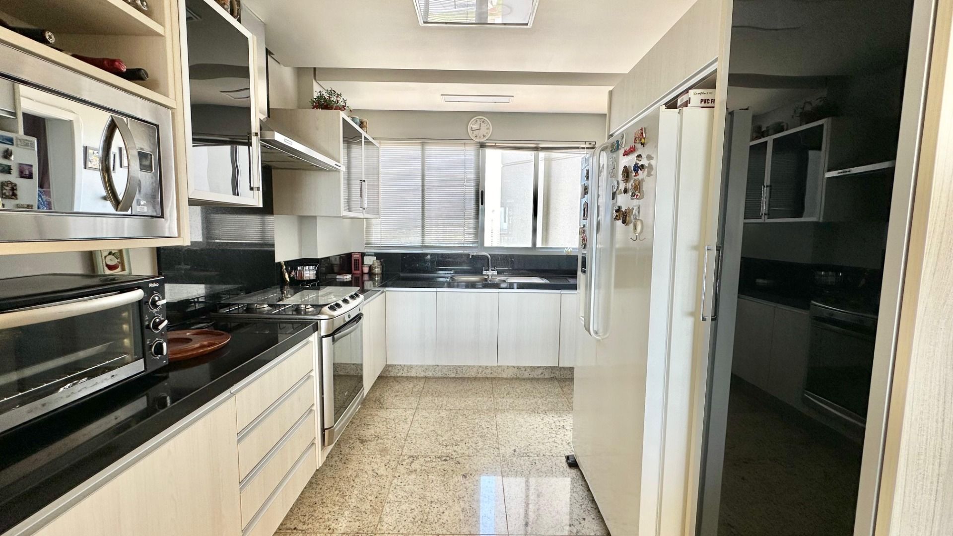 Imagem Apartamento com 3 Quartos à Venda, 215 m²em Bela Suiça - Londrina