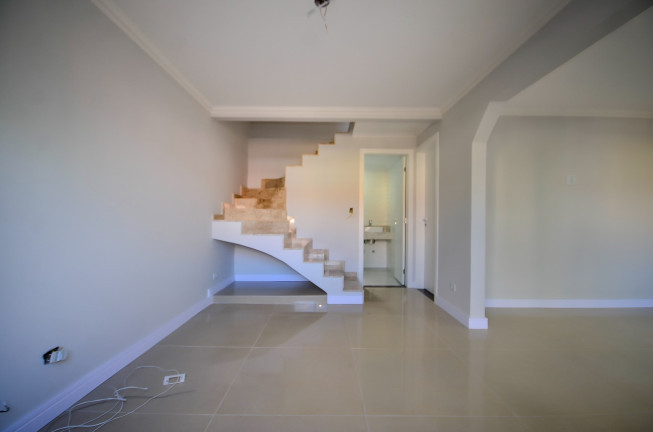 Imagem Sobrado com 3 Quartos à Venda,  em Cajuru - Curitiba