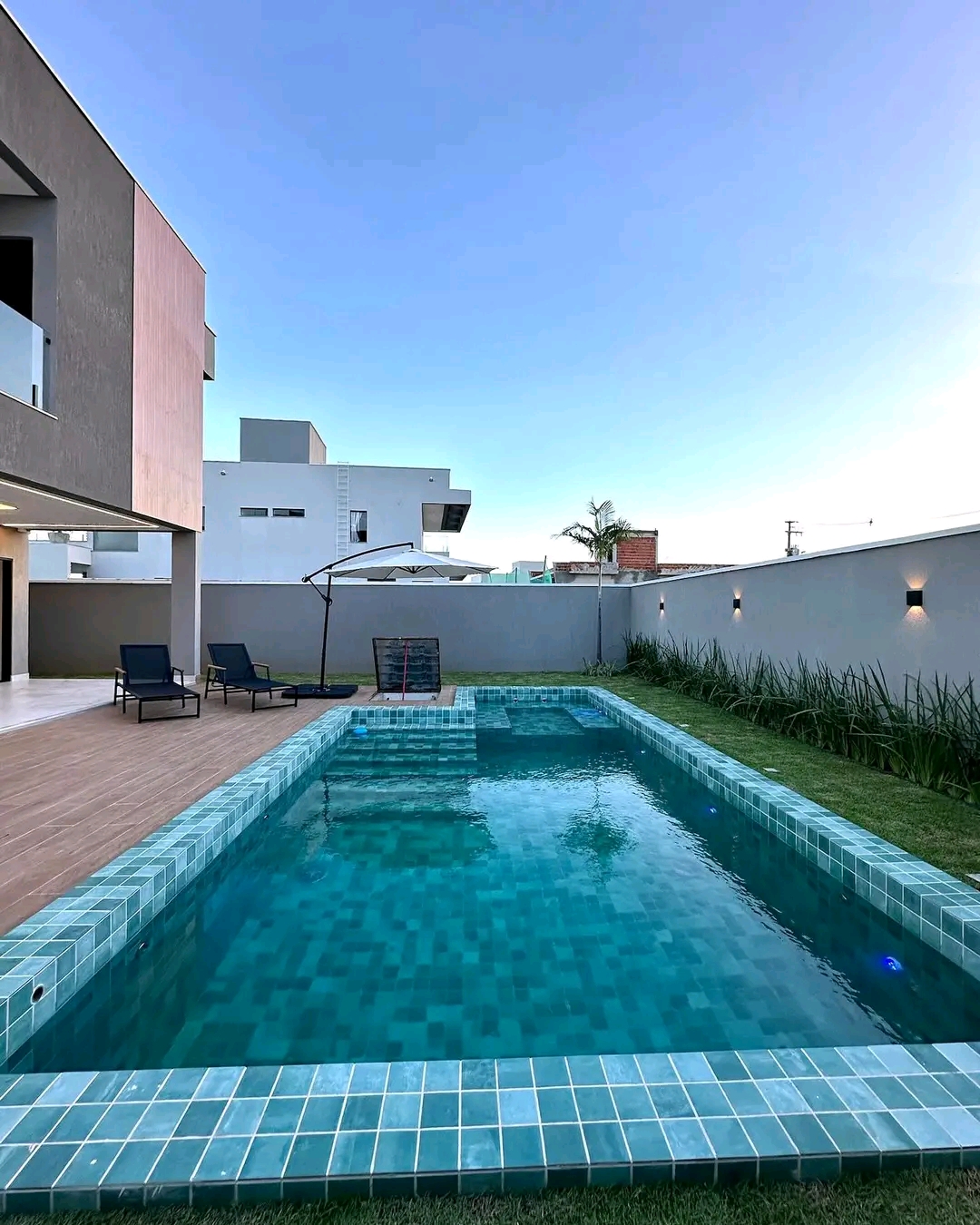 Imagem Casa de Condomínio com 4 Quartos à Venda, 240 m²em Alphaville  - Eusebio 