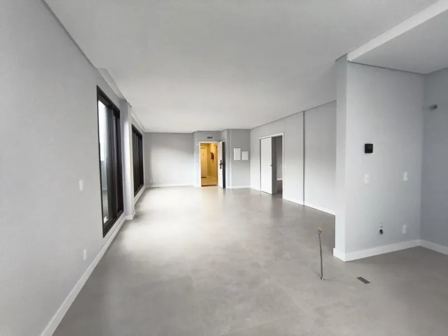 Imagem Apartamento com 3 Quartos à Venda, 114 m² em Centro - Florianópolis Imagem Apartamento com 3 Quartos à Venda, 114 m² em Centro - Florianópolis