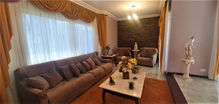 Imagem Casa com 3 Quartos à Venda, 223 m² em Novo Mundo - Curitiba Imagem Casa com 3 Quartos à Venda, 223 m² em Novo Mundo - Curitiba