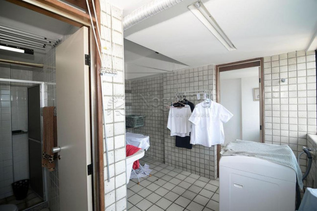 Imagem Casa com 4 Quartos à Venda, 393 m² em Casa Amarela - Recife