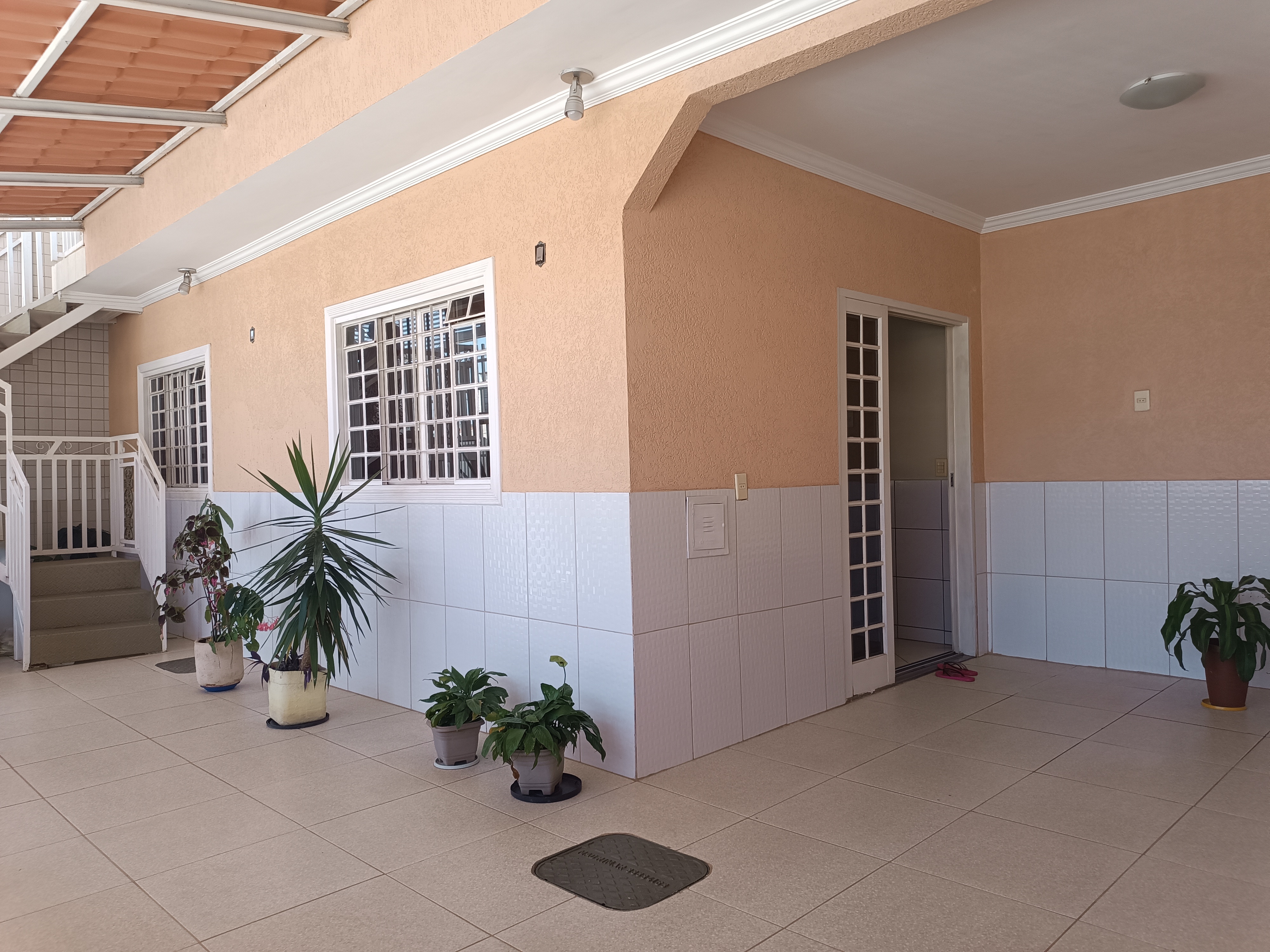Imagem Sobrado com 5 Quartos à Venda, 250 m²em Recanto das Emas - Brasília