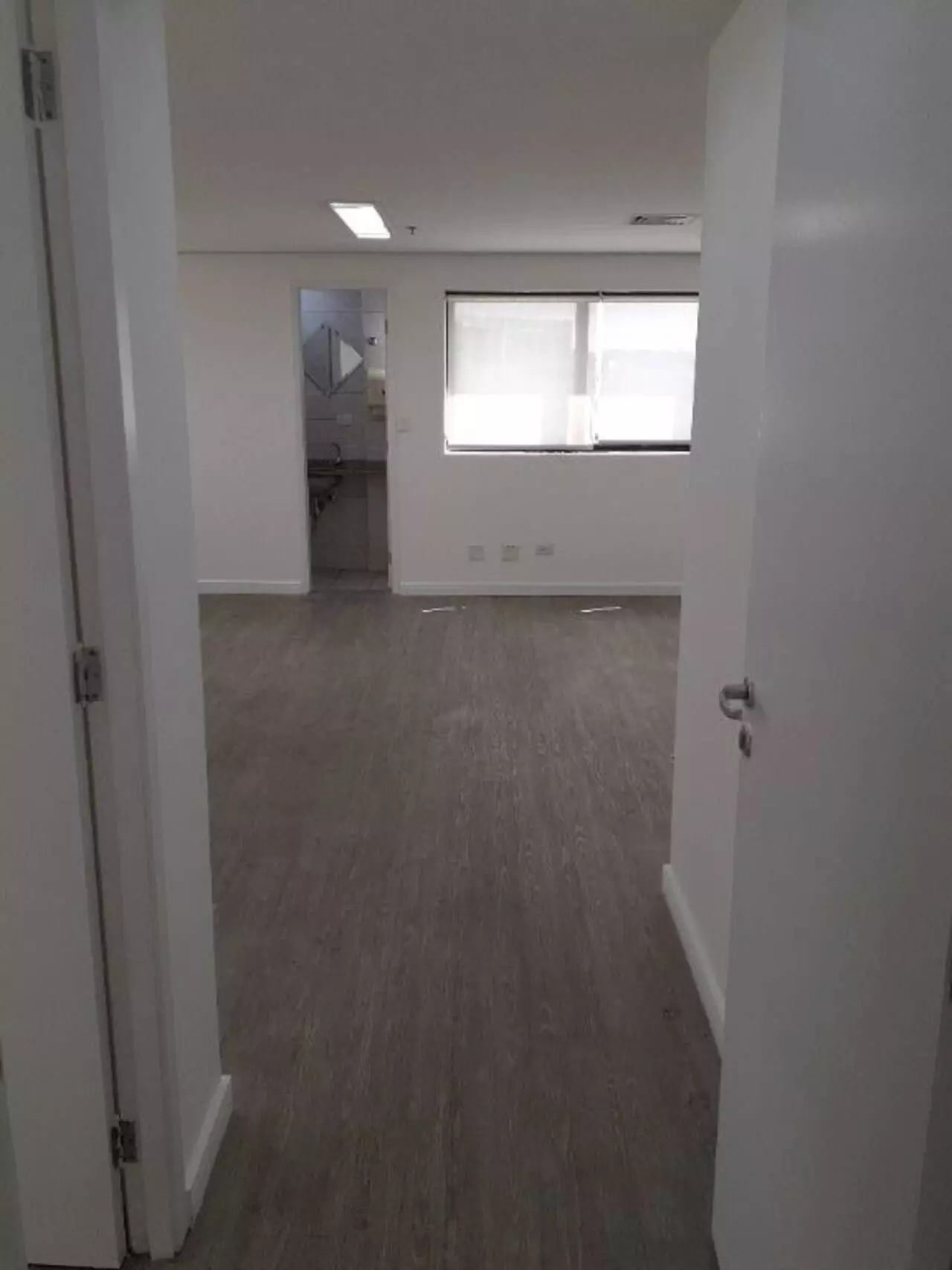 Imagem Sala Comercial à Venda ou Locação, 90 m²em Vila Olímpia - São Paulo Imagem Sala Comercial à Venda ou Locação, 90 m²em Vila Olímpia - São Paulo