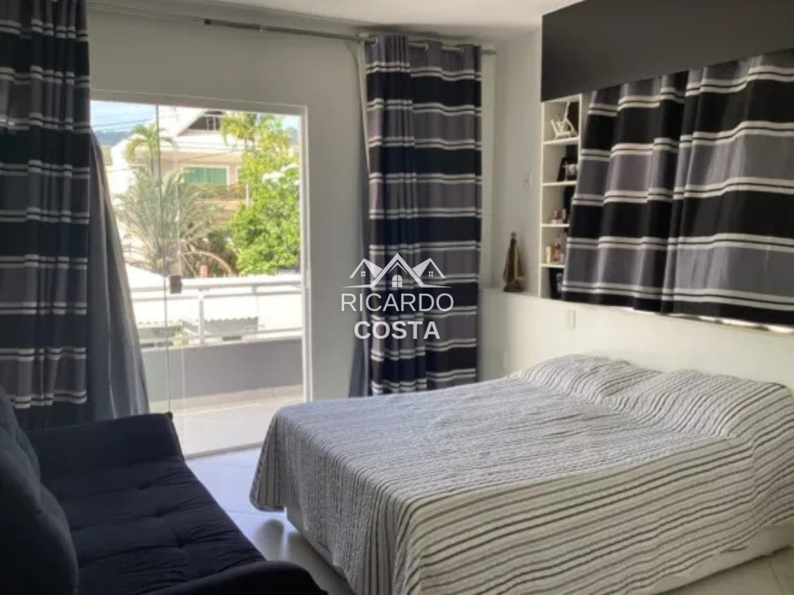 Imagem Casa de Condomínio com 4 Quartos à Venda ou Locação, 168 m² em Jacarepaguá - Rio de Janeiro Imagem Casa de Condomínio com 4 Quartos à Venda ou Locação, 168 m² em Jacarepaguá - Rio de Janeiro