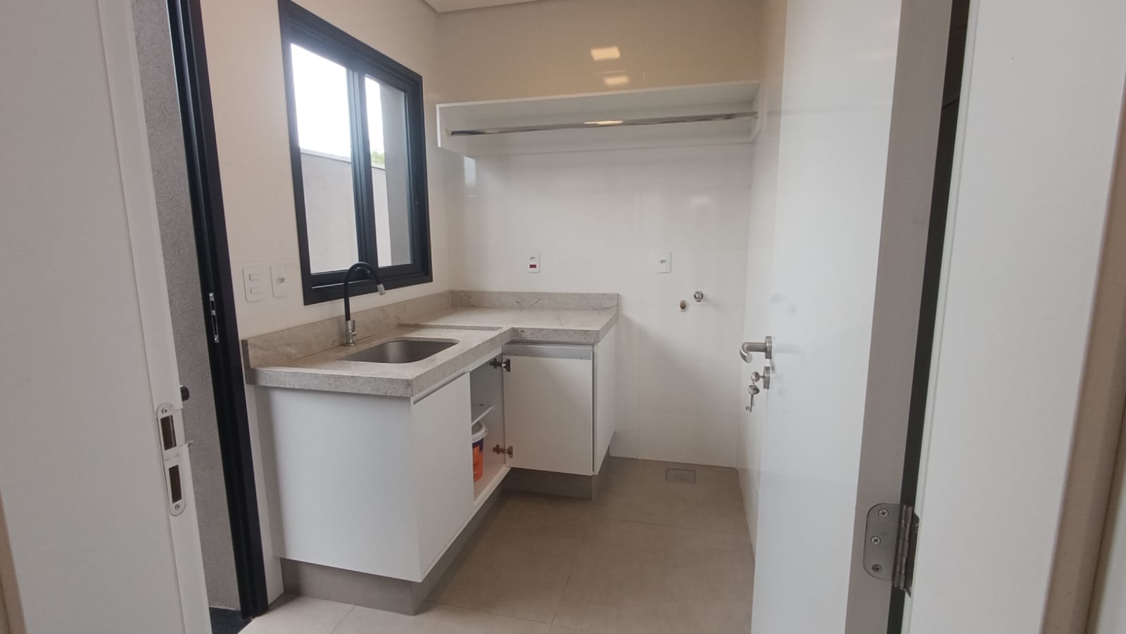 Imagem Casa de Condomínio com 3 Quartos à Venda, 160 m²em Colinas do Castelo - Jaguariúna