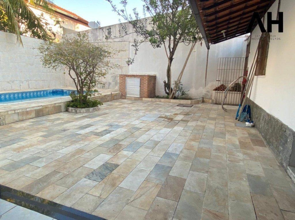 Imagem Casa com 3 Quartos à Venda, 360 m²em Piratininga - Niterói Imagem Casa com 3 Quartos à Venda, 360 m²em Piratininga - Niterói
