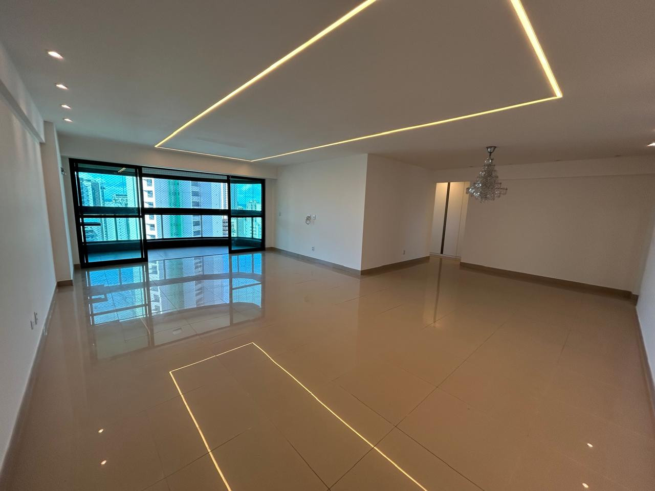 Apartamento com 4 Quartos para Alugar, 185 m² em Boa Viagem - Recife