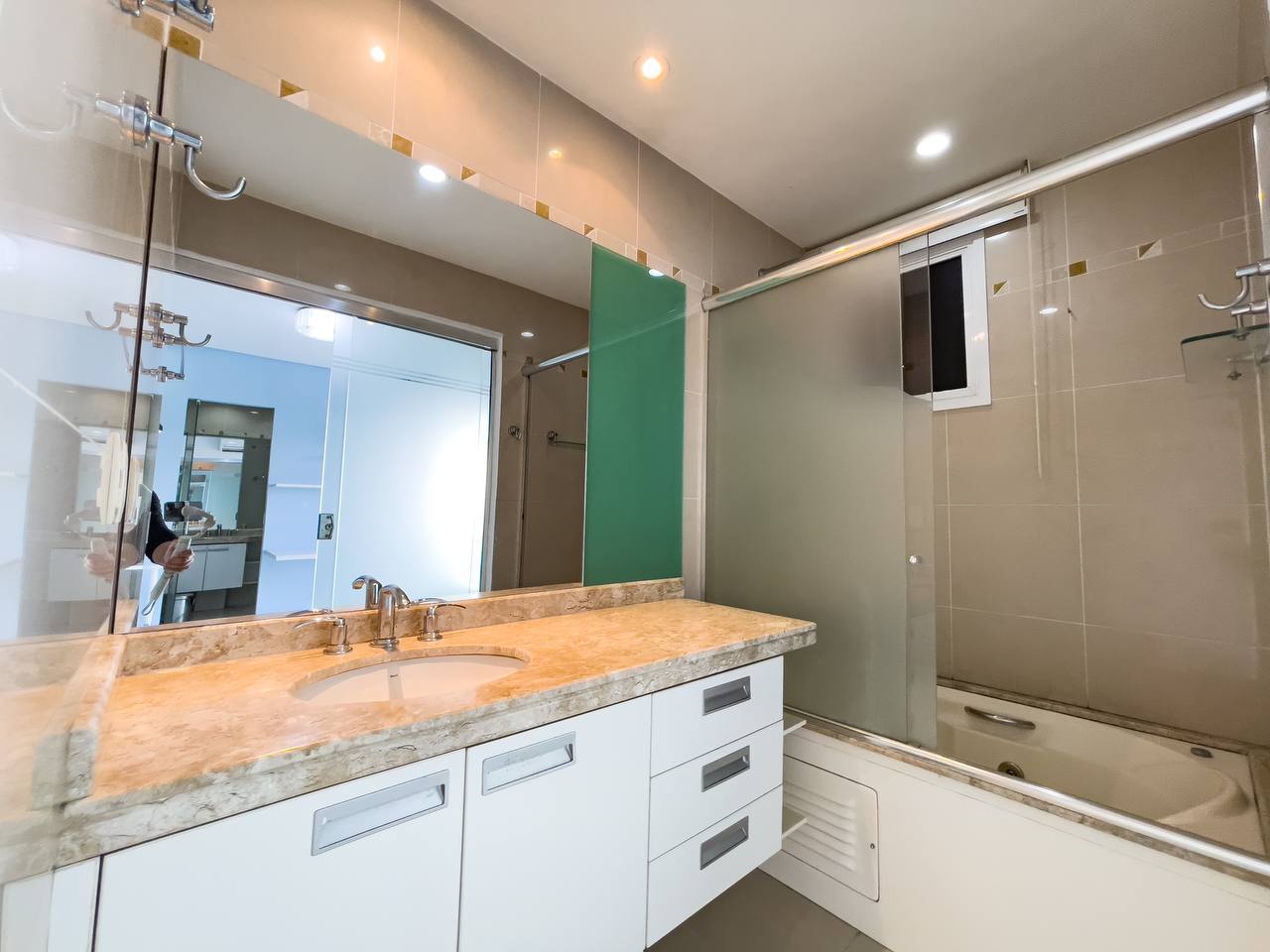 Imagem Apartamento com 4 Quartos para Alugar, 520 m²em Ponta Negra - Manaus Imagem Apartamento com 4 Quartos para Alugar, 520 m²em Ponta Negra - Manaus