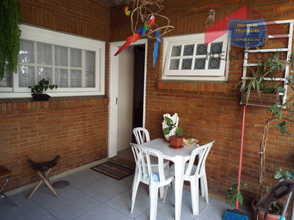 Imagem Casa com 4 Quartos à Venda, 315 m² em Centro - Pelotas